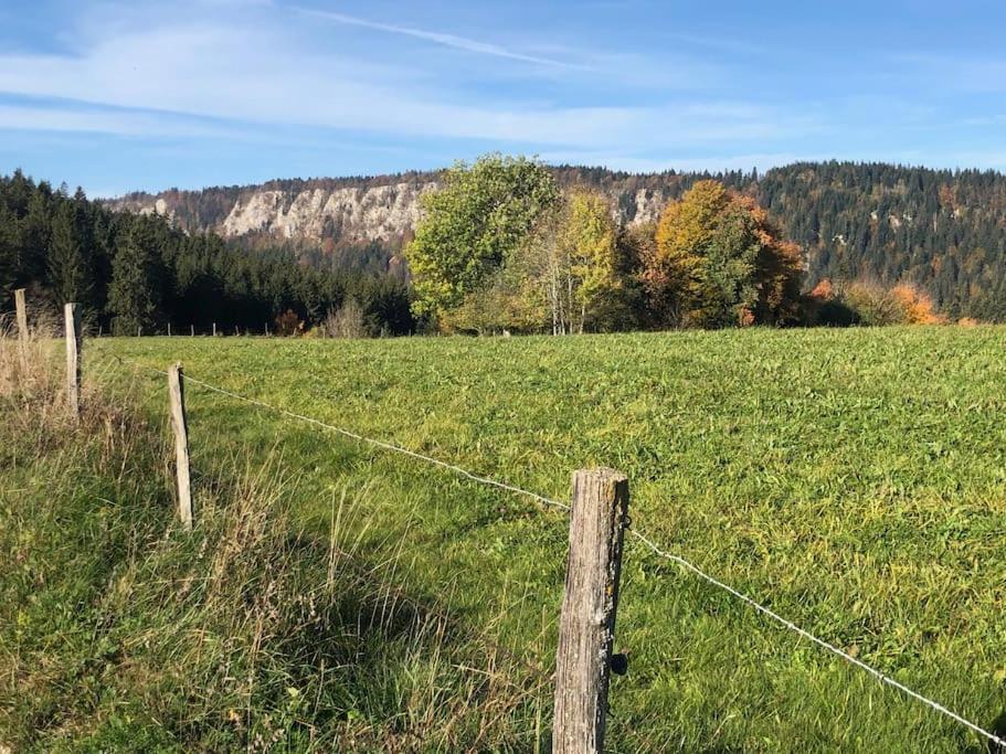 Nuit Insolite - La Cabane Du Haut-Doubs Les Gras Εξωτερικό φωτογραφία